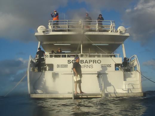 unser boat auser wasseroberflaechenansicht