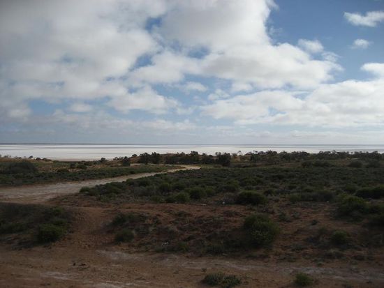 Salzsee "Lake Gairdner". Auch bekannt von Temprekordversuchen...