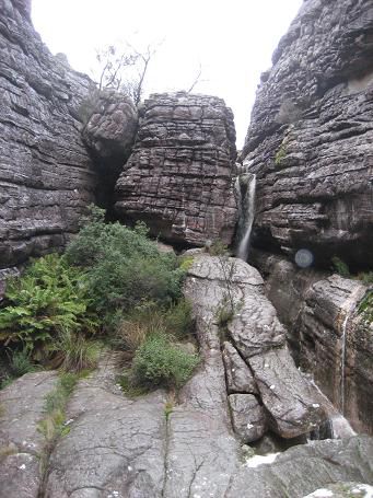 Schlucht in den Grampians, ja es hatte viele Steine, Felsen und Berge zu bestaunen