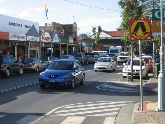 down town. 3 verschieden automarken und modelle vorhanden: toyota, holden = opel, ford