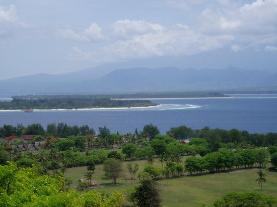 Blick ueber Gili Meno und Air