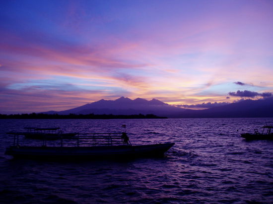 Sonnenaufgang mit Blick auf den Gunung Rinjani (3726m) ...
