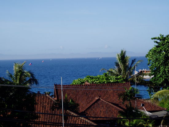 Blick vom Hotel RAY (55.000 RP. pro Zimmer war o. K. ).....