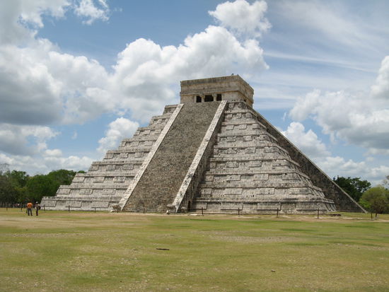 Pyramide von Chichen-Itza, leider wurde es vor kurzem verboten hinaufzusteigen da eine Person abgestuerzt