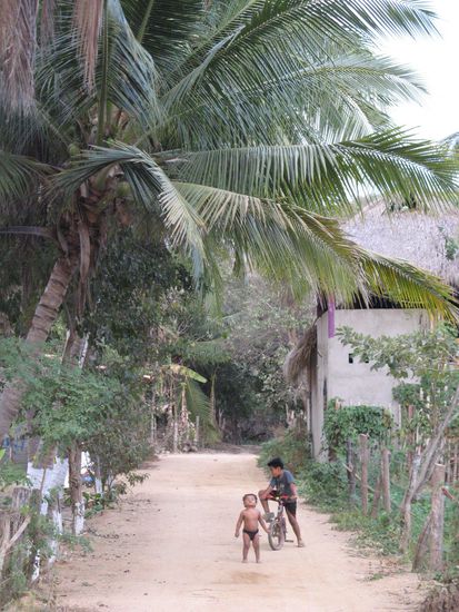 dorfstrasse in mazunte