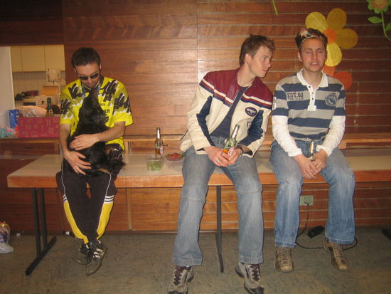 die vier "helfer" beim aufraeumen morgens um sieben