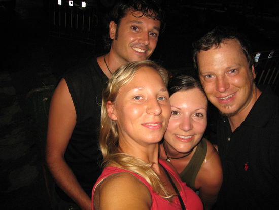 und dann hiess es endlich abschied nehmen am taxi - uns uebermorgen sehen wir uns schon wieder! daheim naemlich!
es war ein super geiler doller urlaub!  der schreit nach wiederholung!!