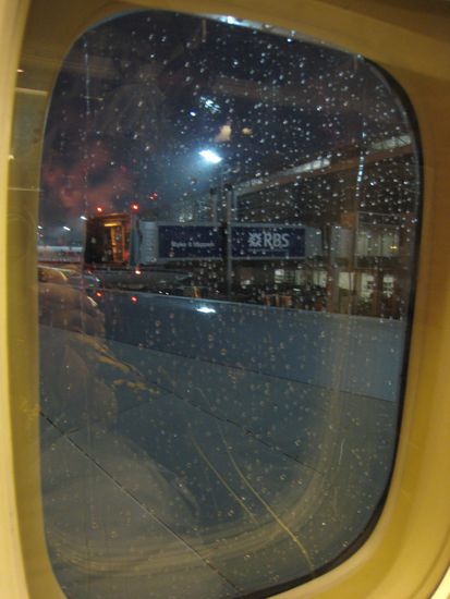 laden auf dem flughafen frankfurt am 14.03., 5 uhr morgens - nieselregen und 7 grad. ...
doch selbst ueber die jahreszeiten freuen wir uns wieder!