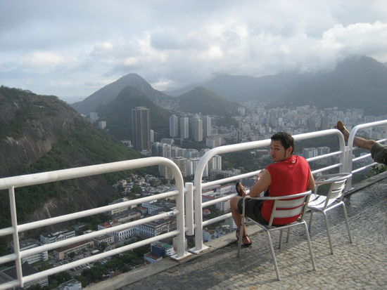 blick vom ersten berg ueber botafogo und downtown etc. toll oder?!