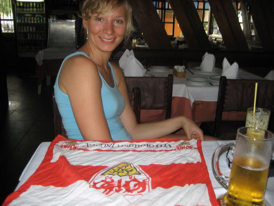 einer trank kaffee und o-saft, einer drei bier. ergebnis war ein entsprechender dullu am hellen samstag morgen