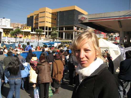 zweifelnder blick am rande der startenden parade...