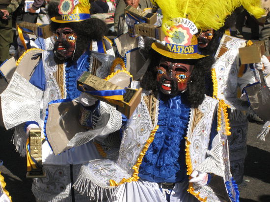 unglaubliche kostueme und masken der von uns geschaetzen rund 10.000 teilnehmer