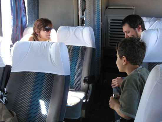 schwimmen spielen geht auch auf engstem raum - solange jake gute karten hat 