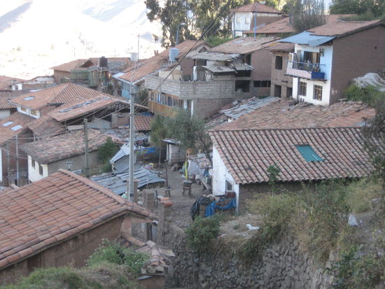 die andere seite vom geleckten touristen-staedtchen cuzco...