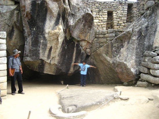 er miemte fuer mein bild sogar den condor (rechts und links die fluegel als fels, im vordergrund der kopf)