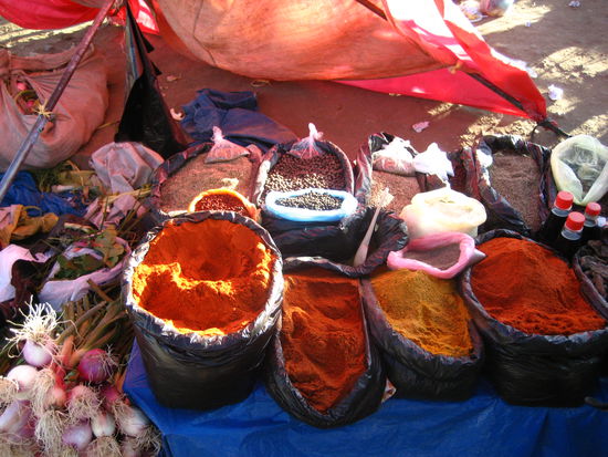 offene gewuerze, gemuese, fruechte,...