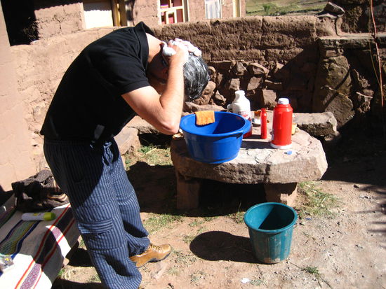 haare waschen vor dem haus