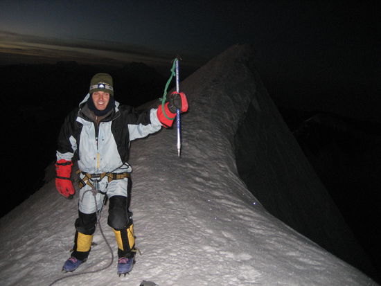 von den ca. 12 maennern, die sich heute am berg versuchten, kamen uebrigens 3 oben an. daher noch ein besonderes kompliment an steffi, die den berg vor kurzem ebenfalls bezwungen hat.