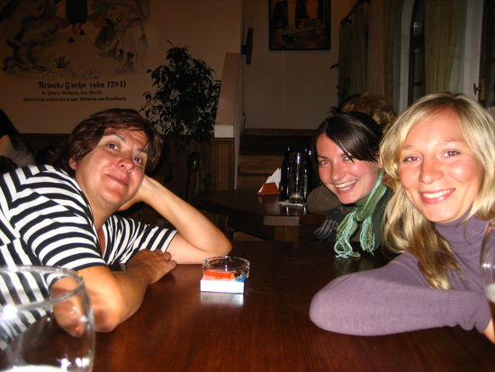 die drei damen in der urdeutschen kneipe...
