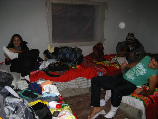 unser zweites nachtlager – laut agentur etwas „basic“. nachts um die 0 grad im zimmer und nichts vorhanden, was den namen toilette verdient haette. aber eigentlich war es ganz gemuetlich...