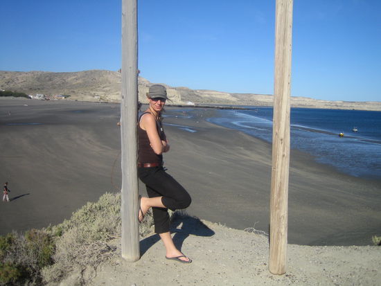 wir waren ueberrascht, dass sich ebbe und flut hier so starkt auswirken. abends ist der strand auf einmal viermal so gross.