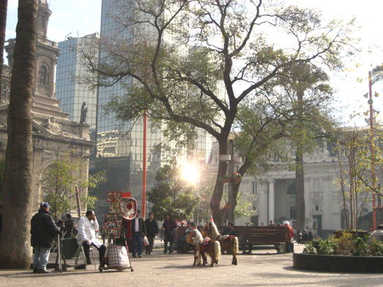 sonntagsstimmung auf dem schoenen plaza de armas