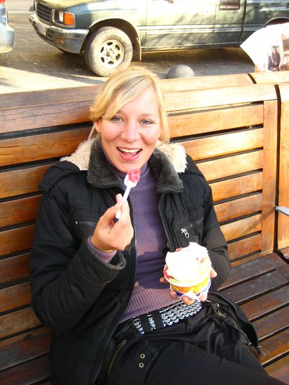 da gab es vom letzten geld und weil die sonne schien ein fettes eis. yummie!