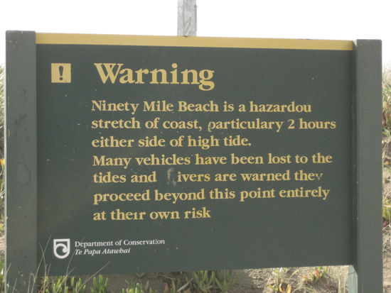 folgendes warnschild steht dann auch bei der "einfahrt"....