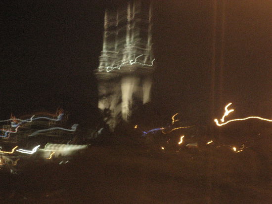 wieder vorbei an auckland richtung sueden - und aus dem skytower wird ploetzlich ein maerchenschloss