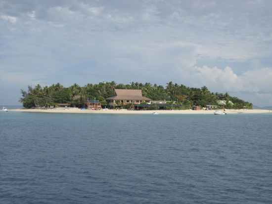 das hier ist "beachcomber island", die partyinsel der fijis. kann man in 15 minuten ablaufen