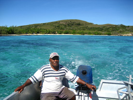 fahrt zum schnorcheln ueber tuerkisgruenes wasser