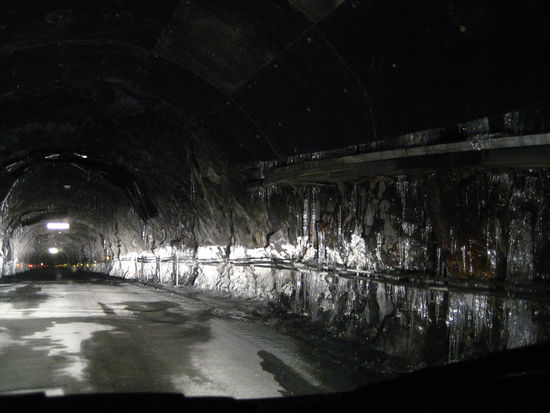 wie ein schwarzer, riesen schlund