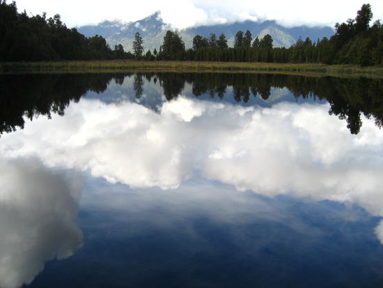 die perfekte spiegelung. ohne wolken ein bild was sich in jedem neuseeland bildband wiederfindet.