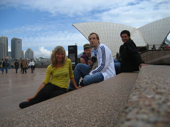 mit boris und nadine, den beiden berlinern, vor der oper