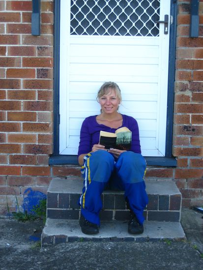 warten, warten, lesen, loecher in die luft starren, lesen, warten...