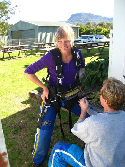 ich fragte ihn gleich, wie oft er das schon gemacht hat und er meinte "a thousands of times". wollen wir mal hoffen...