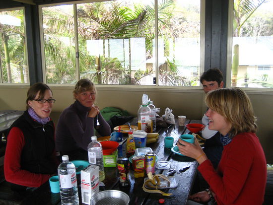 mit den maedels beim fruehstueck