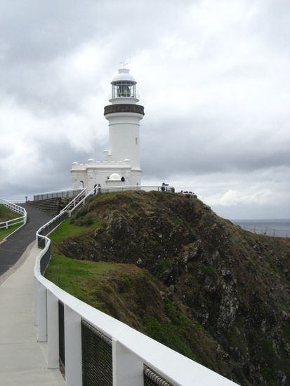 der weg zum strahlend weissen leuchtturm, wenn schon die sonne nicht strahlte...