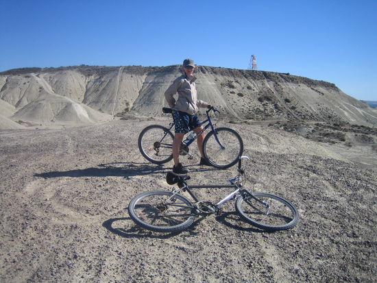 alle 15 minuten eine pause. wer schonmal auf sand und schotter geradelt ist weiss warum! doch es hat sich gelohnt...