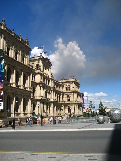 ...so etwas ist dann in australien schon ein historisches gebaeude, da die weissen noch nicht so lange da sind und die eingeborenen nomaden waren (und eigentlich immer noch sind...)