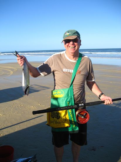 ein bild fuer die australische zeitung, wo immer die fischer mit ihrem fang abgebildet werden...