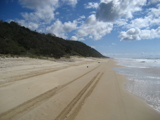 die strassen der insel mit vorbildlichen linksverkehr