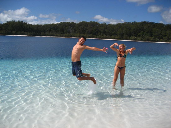dieses bescheuerte bild emtstand, als wir versucht haben gemeinsam zu springen und laura rechtzeitig abzudruecken 
