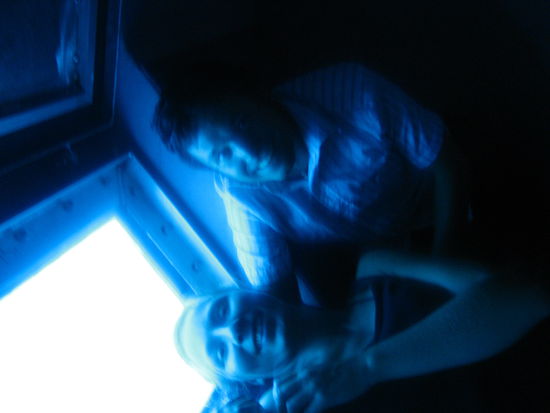 es gab einen unterwasser viewing raum. die wale tauchten direkt an den fenstern vorbei!