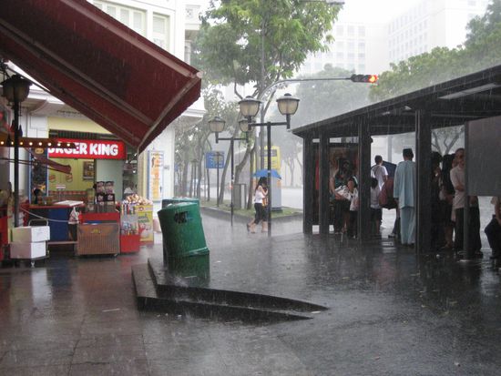 regenschauer, wo es kurz in minuten eimerweise schuettet