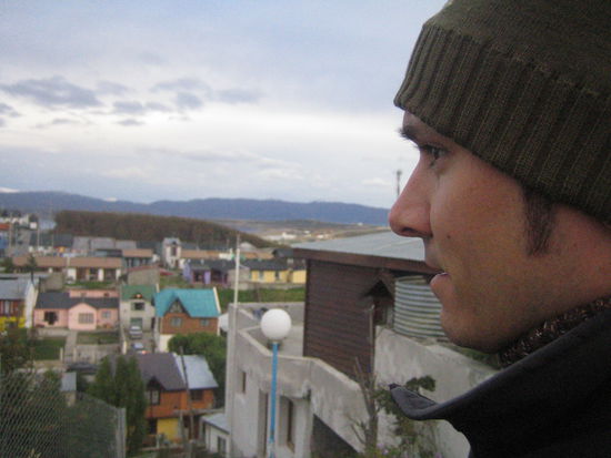 spaziergang mit blick ueber die stadt