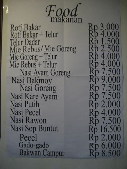 wenn man weiss, dass nasi = reis ist und mie = nudeln dann kann man schon mal ganz schoen viel von der karte lesen... telur = ei, roti bakar = verbranntes brot, laut unserem woerterbuch...