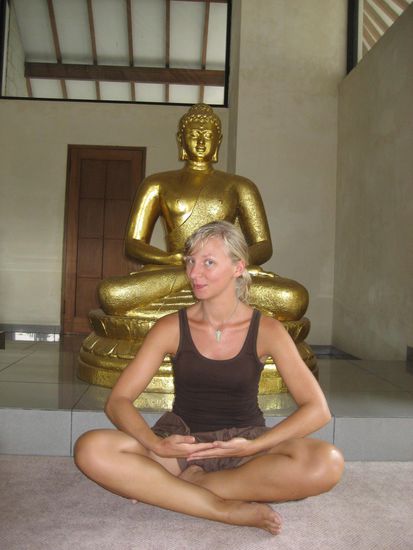 chris hat ein video gedreht, wie ich 2 minuten versuche, den yogasitz hinzubekommen. doch mit 29 geht das nimmer...das war einmal ;-(