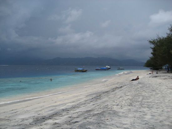 kurz vorm taeglichen gewitter - schoene stimmung und drueckend schwuel.