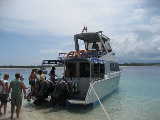 14 mann auf einem boot rechtfertigen den fahrpreis